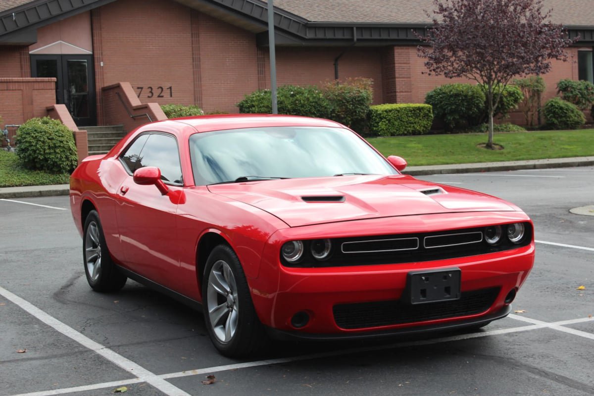 Used 2019 Dodge Challenger SXT RWD image 3