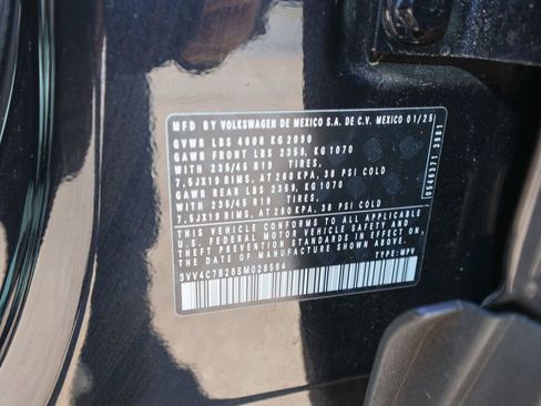 Certified 2025 Volkswagen Taos SEL image 32