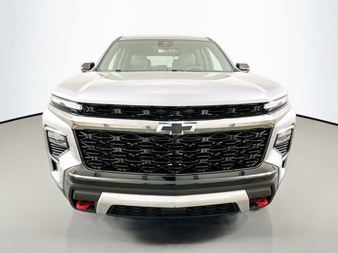 Used 2025 Chevrolet Traverse Z71 image 2