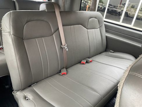 Used 2019 Chevrolet Express 3500 LS RWD image 27