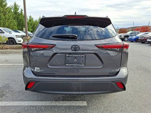 Certified 2024 Toyota Highlander XLE image 5