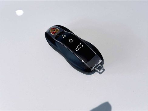 New 2026 Porsche Macan AWD/4WD image 21