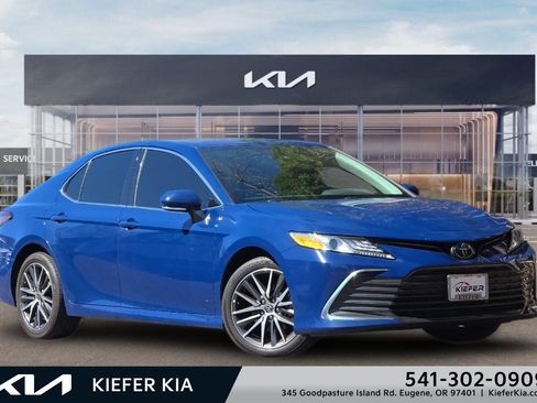 Used 2023 Toyota Camry XLE w/ Cold Weather Package AWD/4WD image 1
