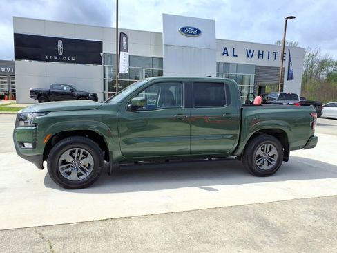 Used 2025 Nissan Frontier SV w/ SV Convenience Package image 2
