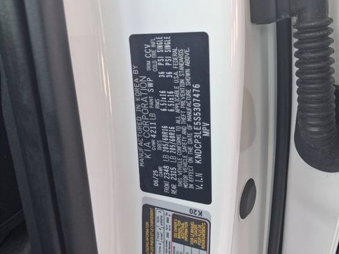 Used 2025 Kia Niro LX FWD image 3
