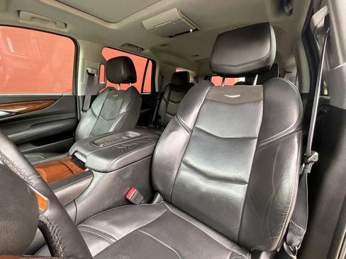 Used 2017 Cadillac Escalade Luxury AWD/4WD image 10