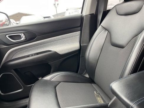 Used 2022 Jeep Compass Latitude image 25