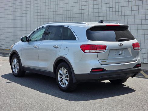 Used 2016 Kia Sorento AWD w/ LX Convenience Package image 5