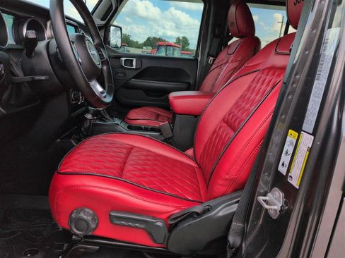 Used 2018 Jeep Wrangler Unlimited Sahara w/ Dual Top Group AWD/4WD image 15