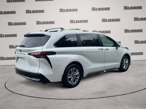 Used 2025 Toyota Sienna Limited AWD/4WD image 5