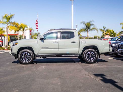 Certified 2022 Toyota Tacoma TRD Sport w/ Technology Package AWD/4WD image 4