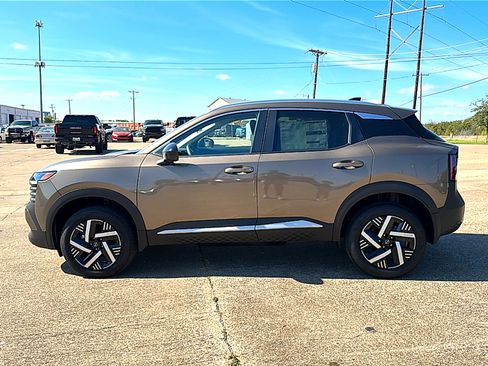 New 2026 Nissan Kicks SV w/ Charging Package image 5