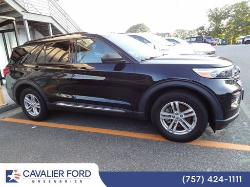 Used 2024 Ford Explorer XLT RWD image 3
