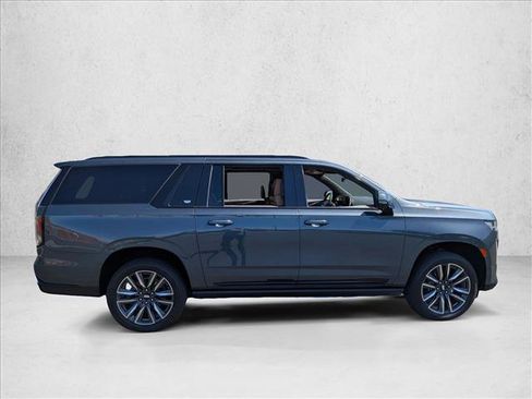 Used 2021 Cadillac Escalade ESV Sport w/ Driver Assist Tech Package AWD/4WD image 4