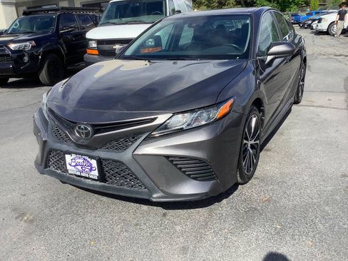Used 2020 Toyota Camry SE w/ Carpet Mat Package FWD image 21