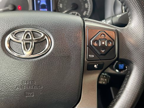Used 2017 Toyota Tacoma TRD Sport image 19