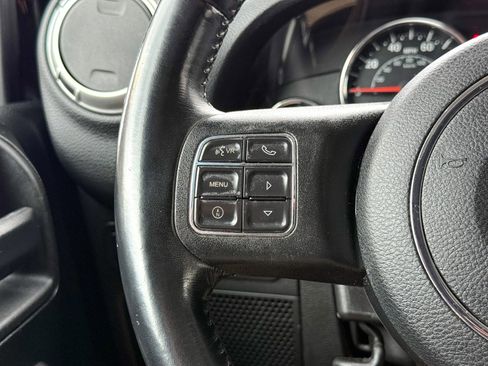 Used 2018 Jeep Wrangler Unlimited Rubicon w/ Connectivity Group image 38