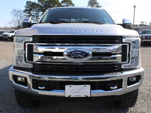 Used 2017 Ford F250 XLT w/ XLT Premium Package image 5
