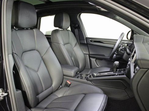 Certified 2025 Porsche Macan Turbo image 14