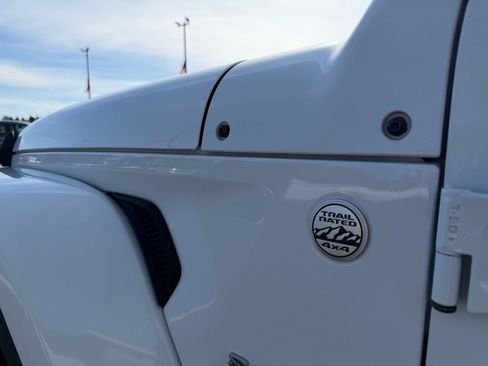 Used 2021 Jeep Wrangler Unlimited Sahara AWD/4WD image 21