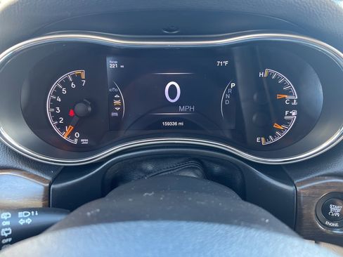 Used 2016 Jeep Grand Cherokee Laredo image 3