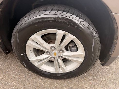 Used 2010 Chevrolet Equinox LT w/ Vehicle Interface Package FWD image 4
