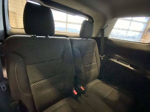 Used 2018 GMC Acadia SLE image 25