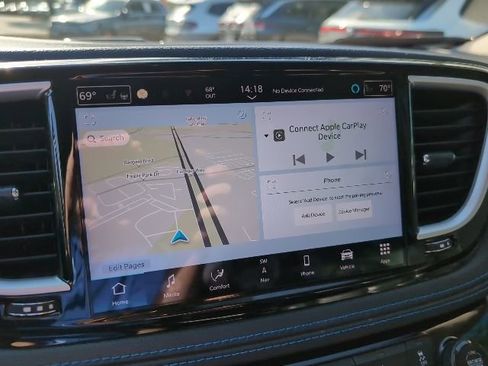 Used 2021 Chrysler Pacifica Touring-L w/ Uconnect Theater Family Group image 13