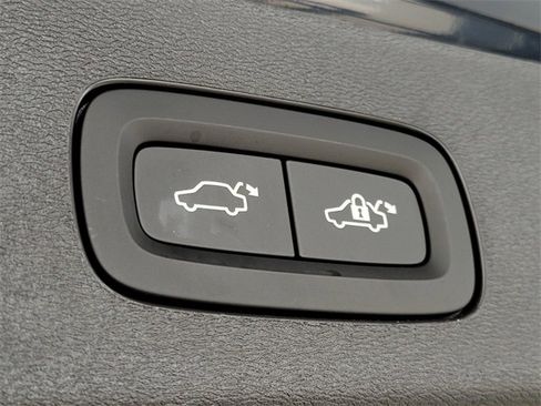 Certified 2026 Volvo V60 B5 Cross Country Plus w/ Protection Package Premier image 18