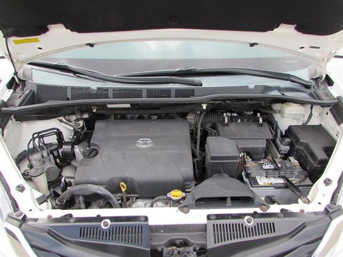 Used 2013 Toyota Sienna LE FWD image 33