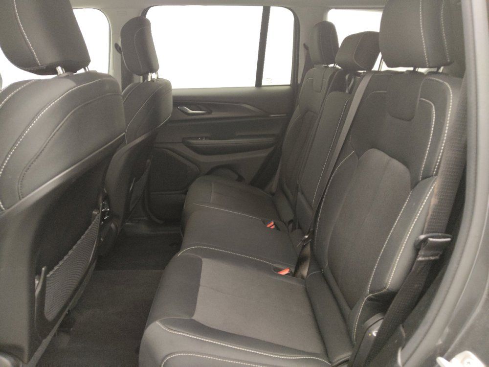 Used 2023 Jeep Grand Cherokee Laredo w/ Luxury Tech Group I AWD/4WD image 18
