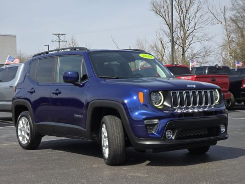 Used 2020 Jeep Renegade Latitude w/ Cold Weather Group image 12