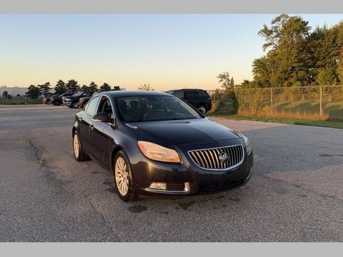 Used 2013 Buick Regal Premium FWD image 1