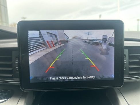 Used 2022 Ford Explorer XLT image 30