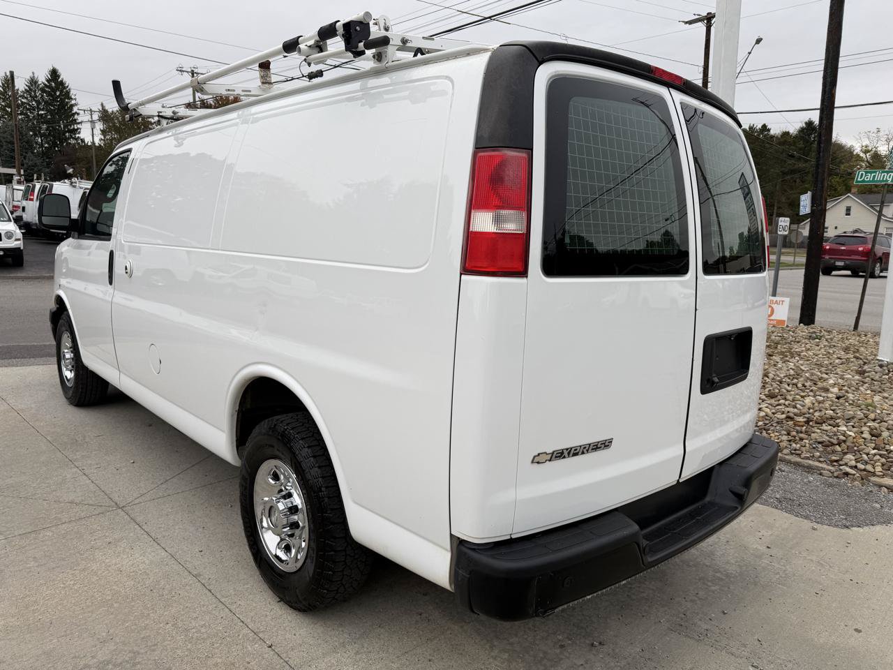 Used 2017 Chevrolet Express 2500 RWD image 4