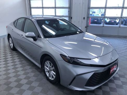 Used 2025 Toyota Camry LE image 28