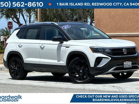 Used 2024 Volkswagen Taos SE AWD/4WD image 1