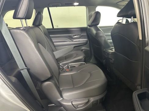 Used 2025 Toyota Grand Highlander AWD image 17