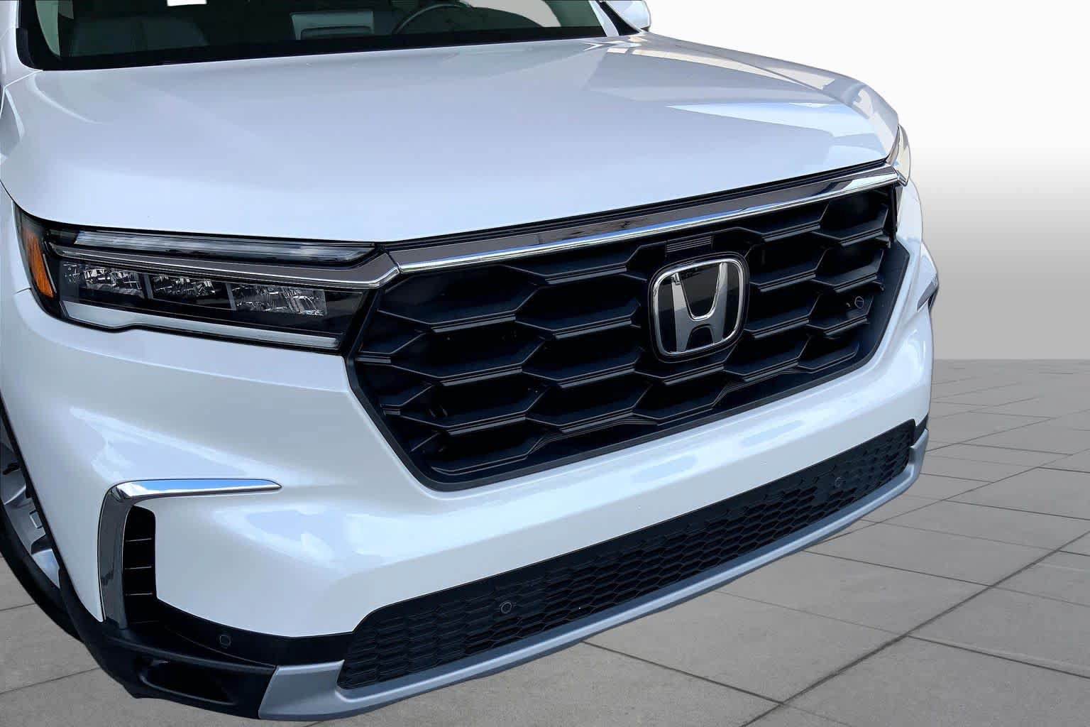 Used 2025 Honda Pilot EX-L image 32