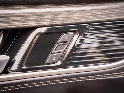 Used 2024 Jeep Wagoneer Series II w/ Flexible Seating Group image 14