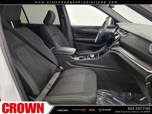 Used 2024 Jeep Grand Cherokee L Laredo AWD/4WD image 11