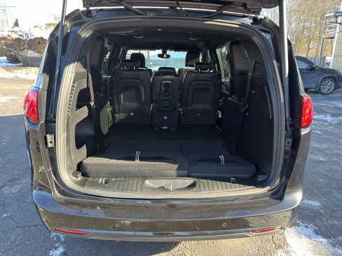 Used 2019 Chrysler Pacifica Touring-L w/ S Appearance Package image 14