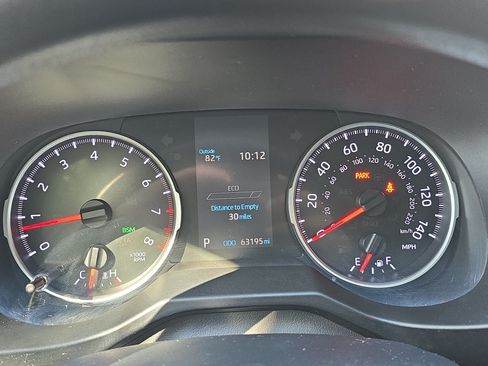 Used 2019 Toyota RAV4 LE FWD image 29