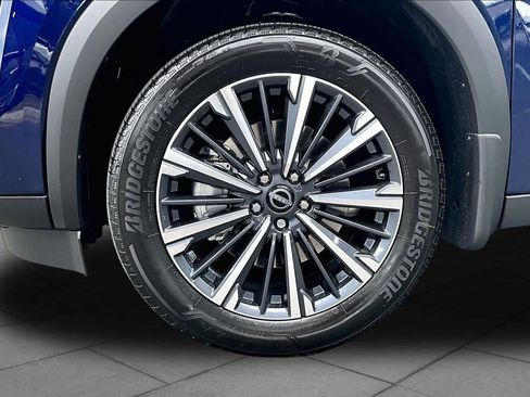 New 2026 Nissan Pathfinder Platinum FWD image 11
