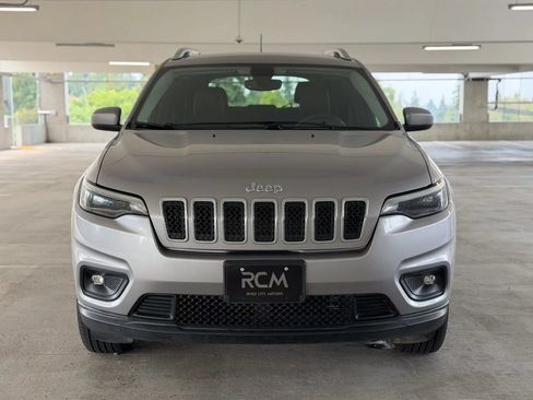 Used 2019 Jeep Cherokee Latitude Plus w/ Comfort/Convenience Group AWD/4WD image 2