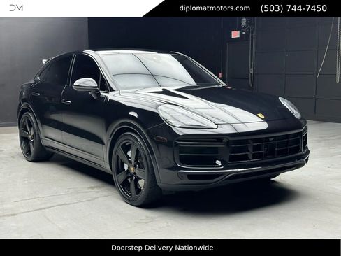 Used 2022 Porsche Cayenne Turbo w/ Performance Package (PG2) image 9