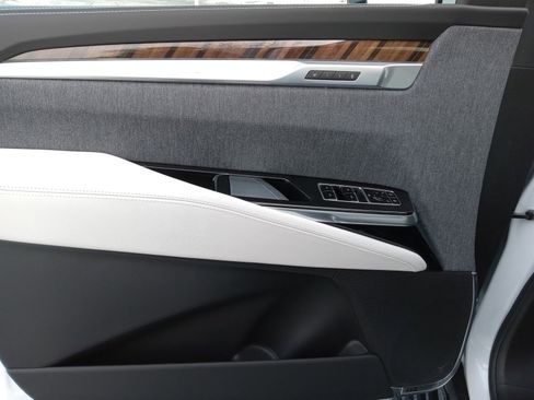 Used 2026 Cadillac Escalade Platinum Sport w/ LPO, ONYX Package image 9