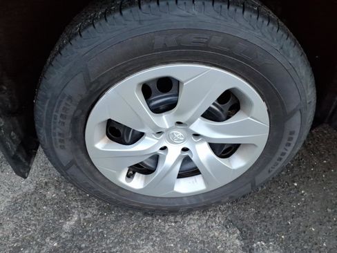 Certified 2021 Toyota RAV4 LE image 7