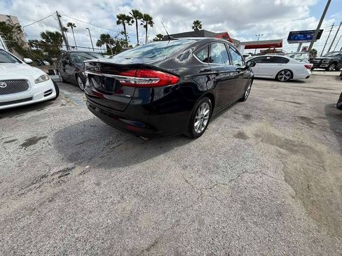 Used 2017 Ford Fusion SE FWD image 4