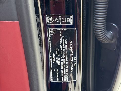 Used 2020 Lamborghini Urus image 26